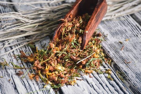 Milfoil on a wooden table.